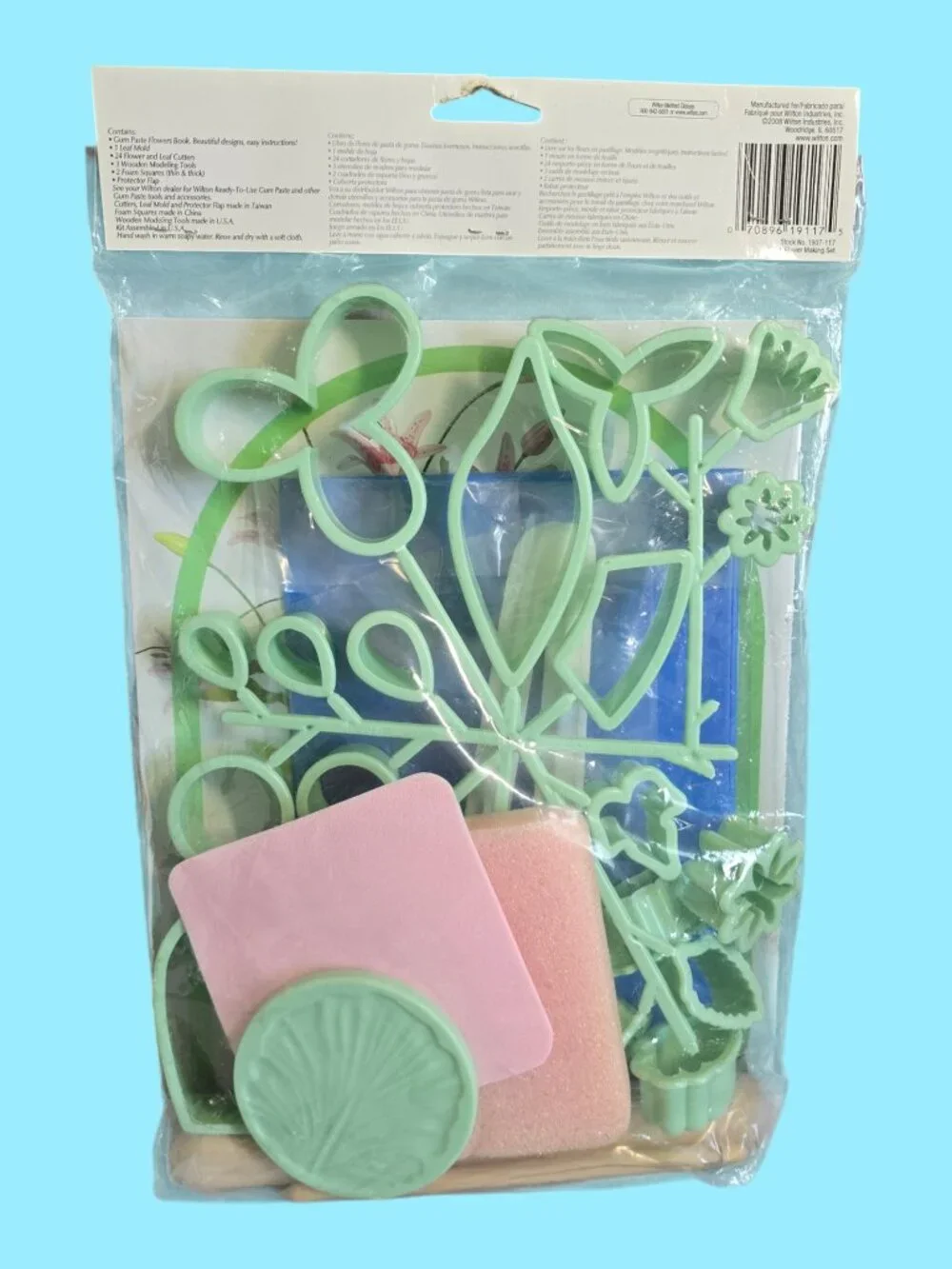 NEW Sealed! Wilton 32 Piece Gum Paste Flower Making Set w/ Book & Tools Included